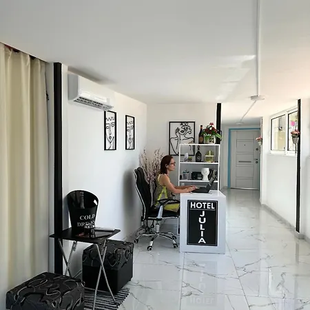 酒店 Julia Durrës